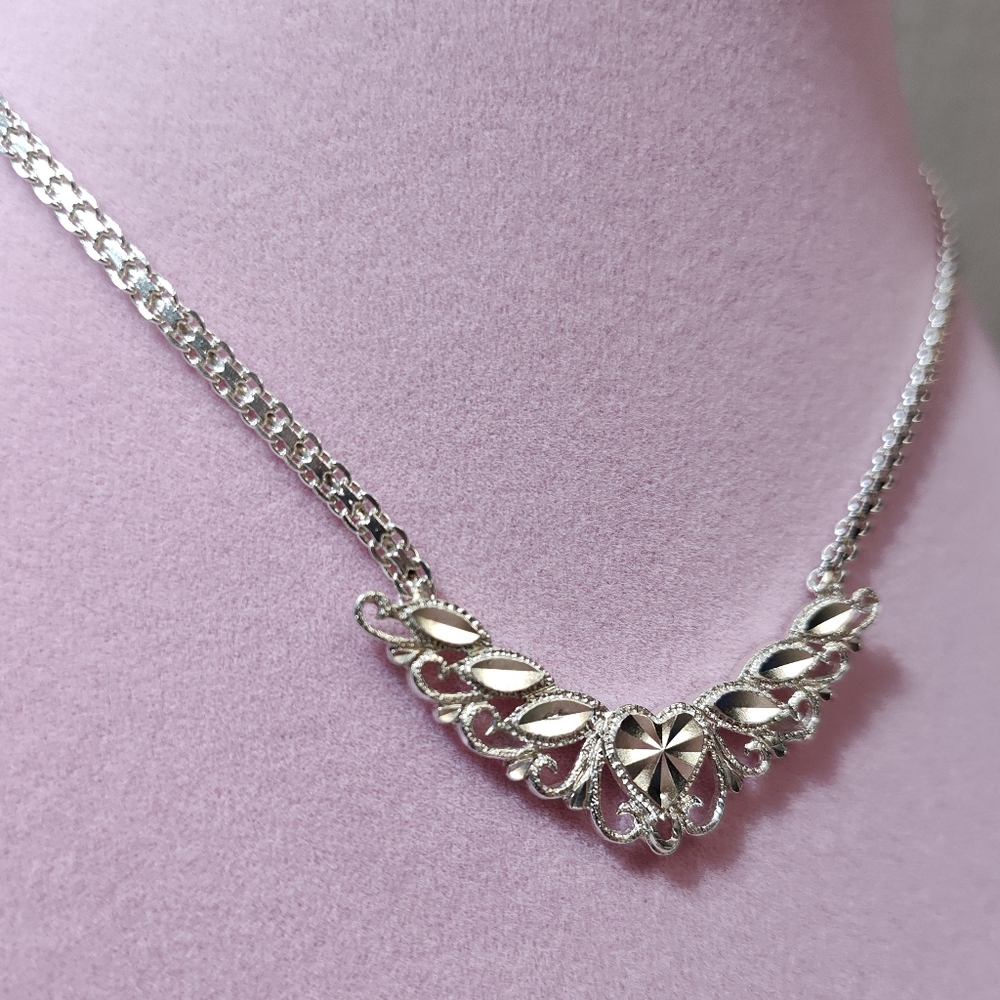 Vintage Sterling BEVERLY HILLS SILVER Filigree Diamond cut Heart Motif Necklace - Picture 4 of 11